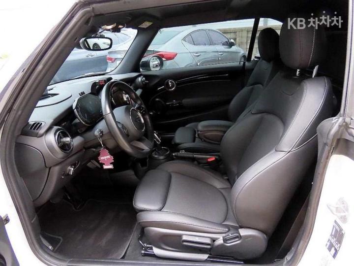 Mini Cooper Convertible New 1.5 Classic Base Type 8