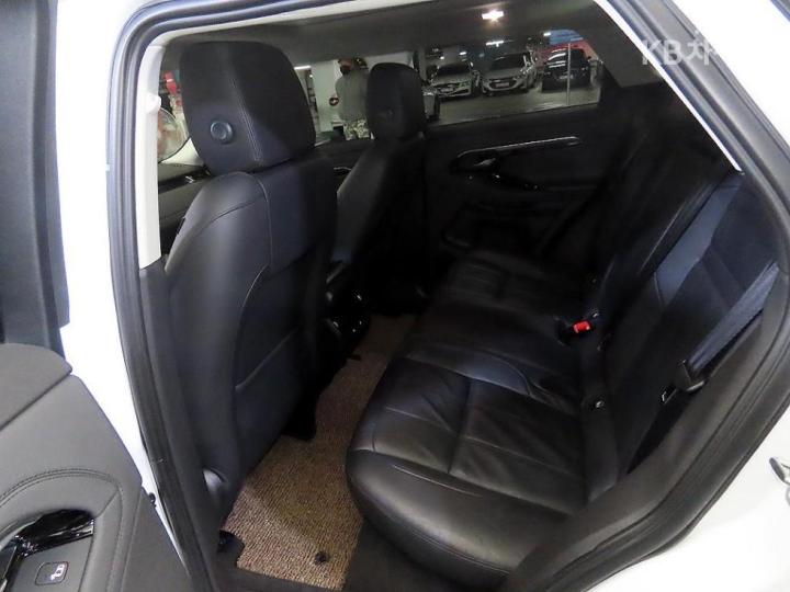 Land Rover Range Rover Evoque New 2.0 P250 SE 8