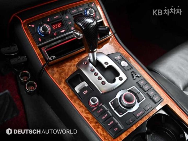 Audi A8 NEW 4.2 FSI Quattro LWB D4 10