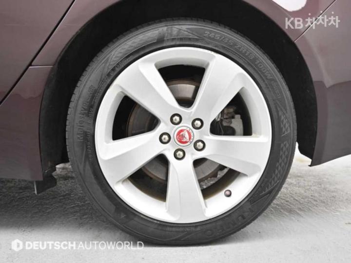 Jaguar XF 2.5T Prestige 6