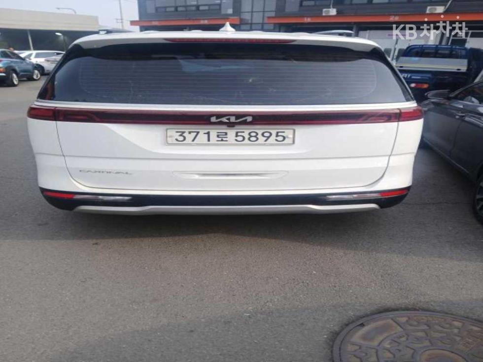 2022 - kia carnival