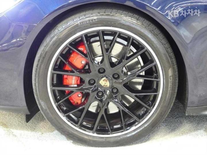 Porsche Panamera 971 4.0 GTS Base Type 10