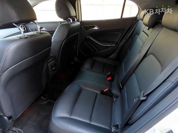 Mercedes-Benz GLA-Class X156 GLA200 CDi 4 Matic 7