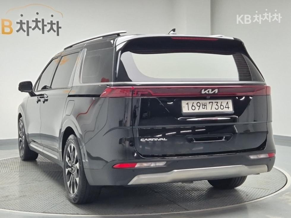 2022 - kia carnival