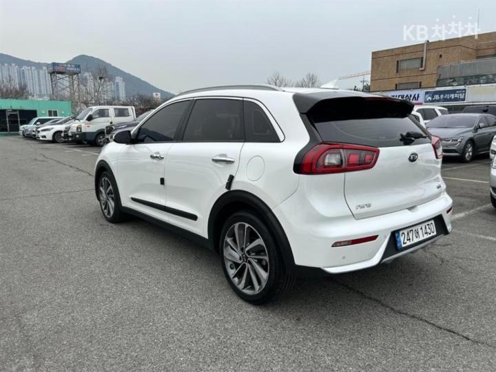 Kia Niro 1.6 Prestige 5
