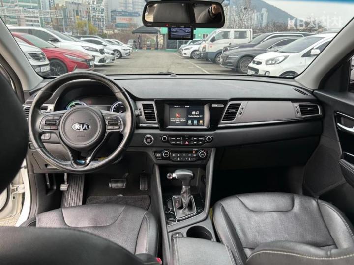 Kia Niro 1.6 Prestige 10