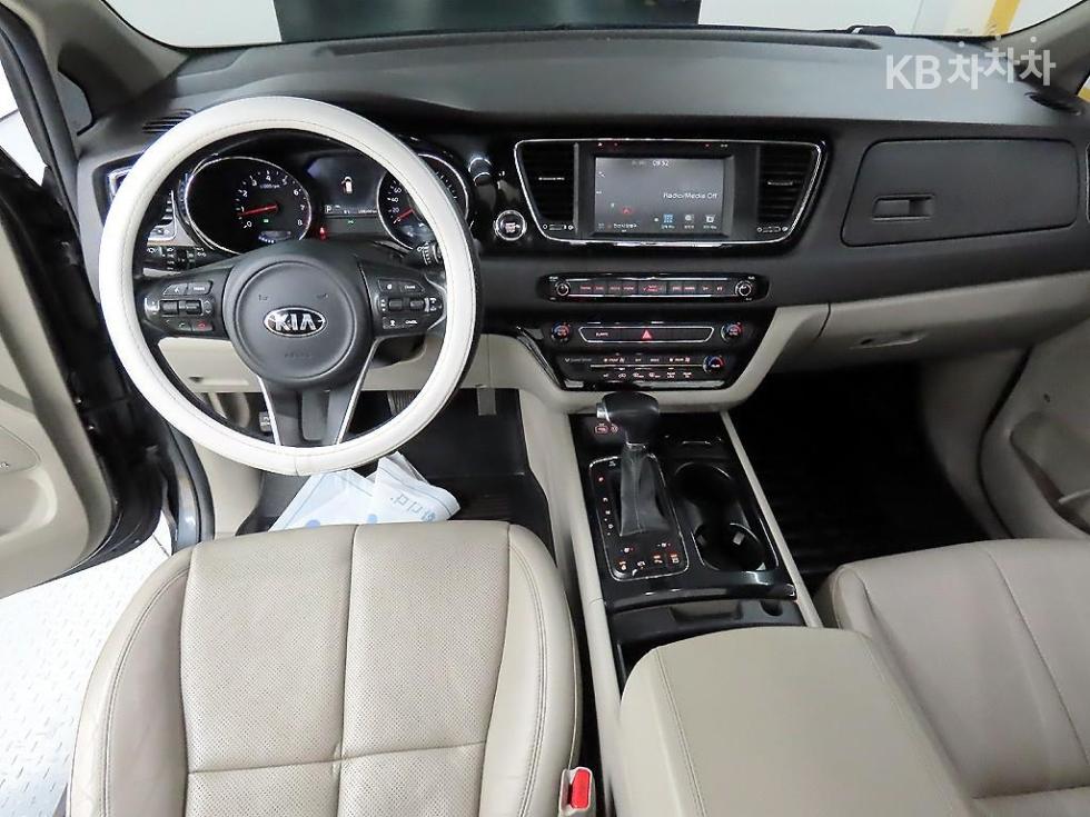 2017 - kia carnival