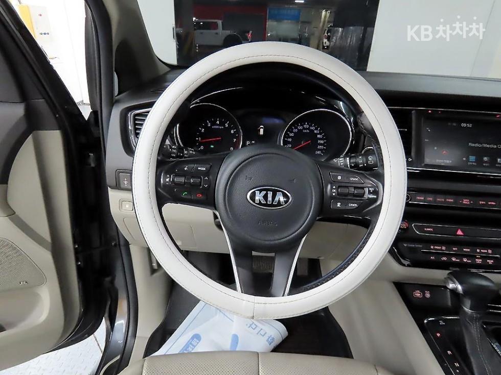 2017 - kia carnival
