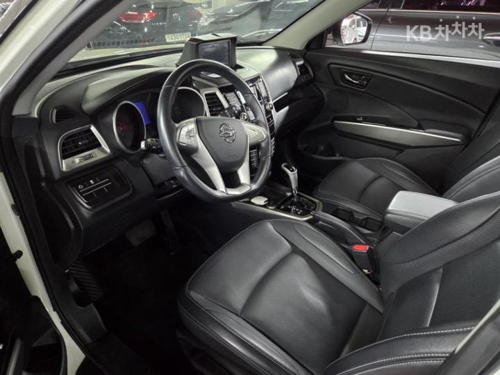 KG Mobility (Ssangyong) Tivoli Gasoline VX 9