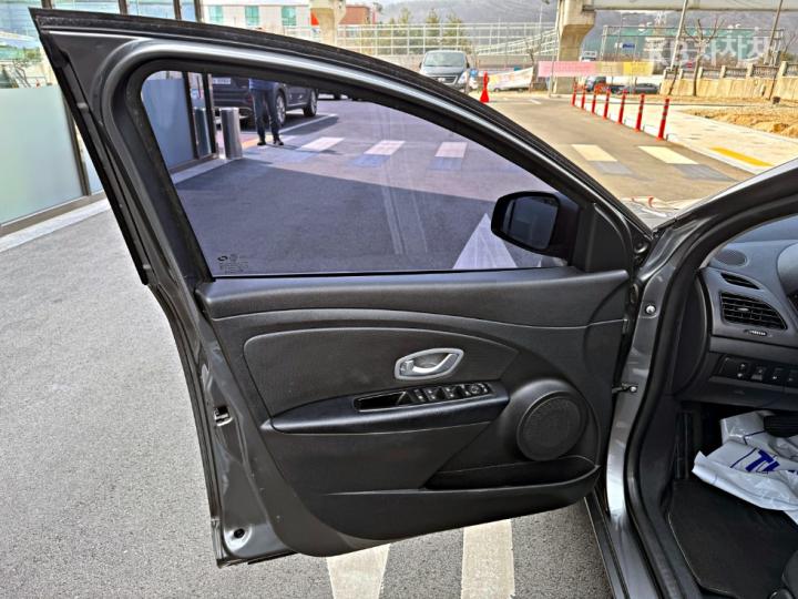 Renault SM3 Neo SE Base Type 9