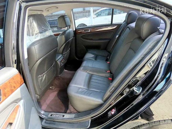 Hyundai Genesis BH330 LUXURY Base Type 7