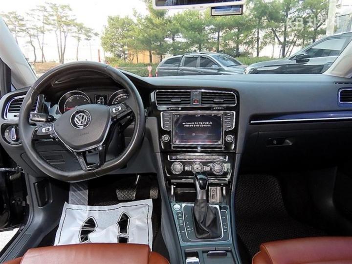 Volkswagen Golf 2.0 TDI MK7 Premium 8