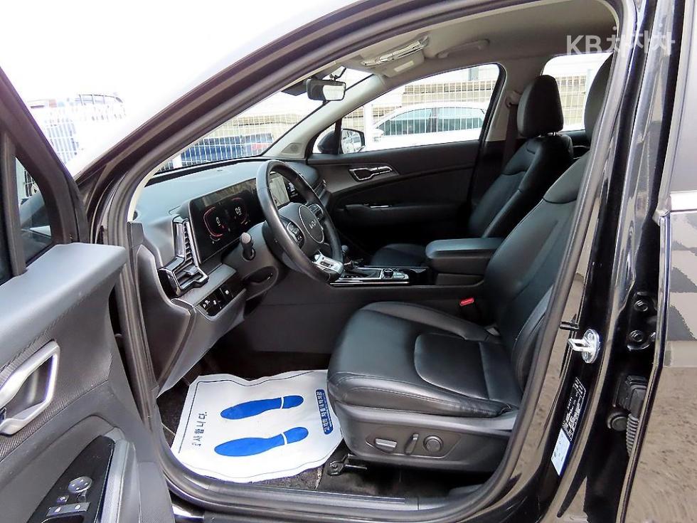2022 - kia sportage