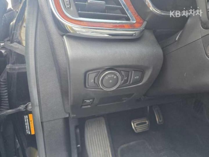 Lincoln Continental 3.0 V6 Presidential 4