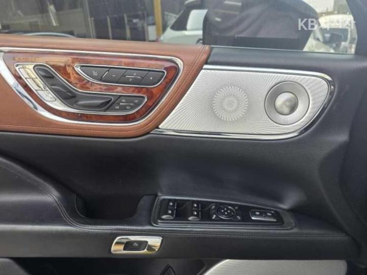 Lincoln Continental 3.0 V6 Presidential 5