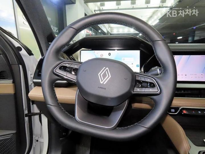 Renault Koleos E-Tech Hybrid Iconic 9