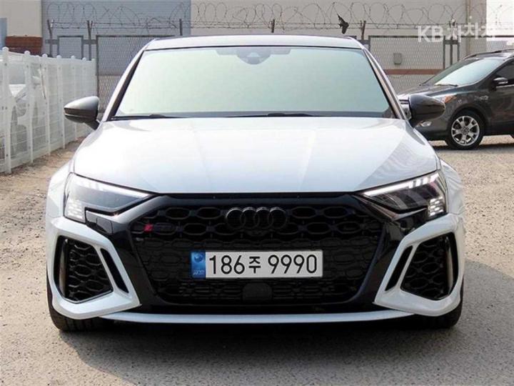 Audi RS3 8Y 2.5 Quattro Base Type