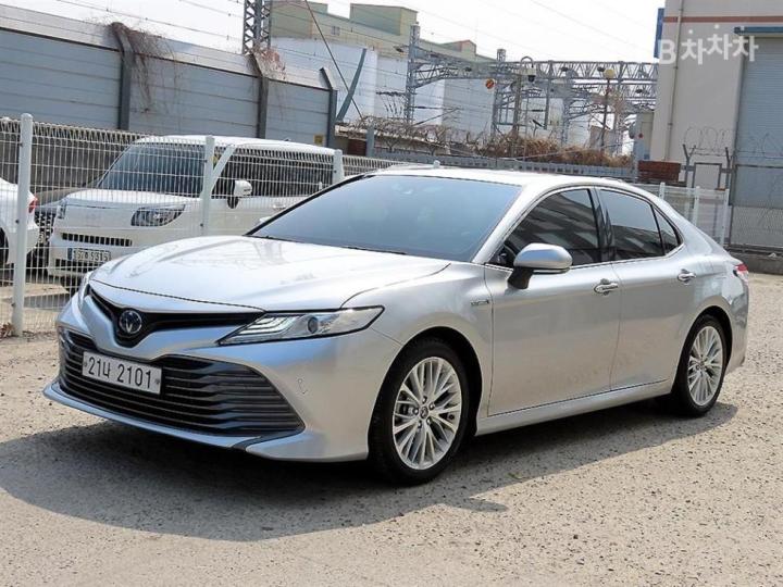 Toyota Camry XV70 2.5 Hybrid Base Type 3
