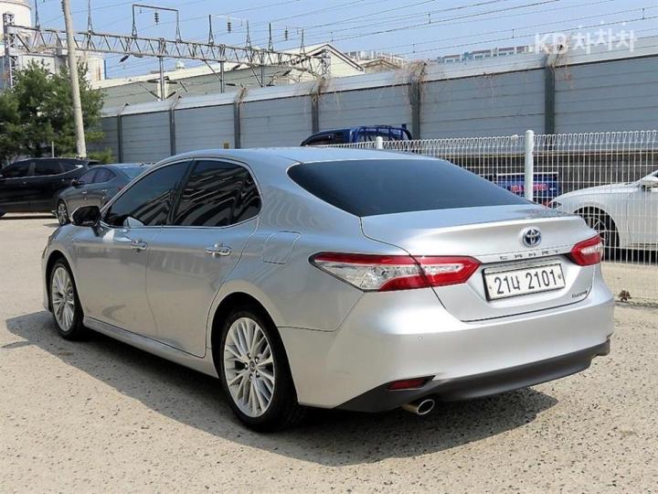 Toyota Camry XV70 2.5 Hybrid Base Type 4