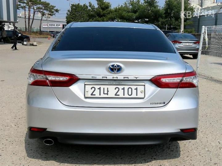 Toyota Camry XV70 2.5 Hybrid Base Type 5