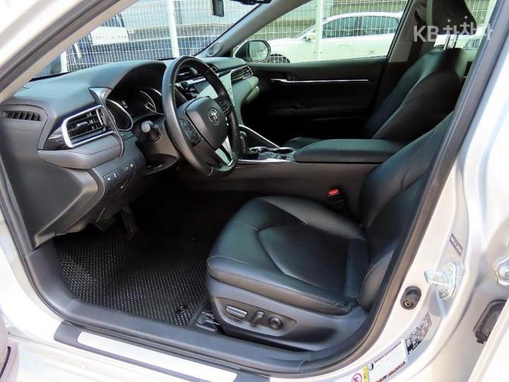 Toyota Camry XV70 2.5 Hybrid Base Type 6