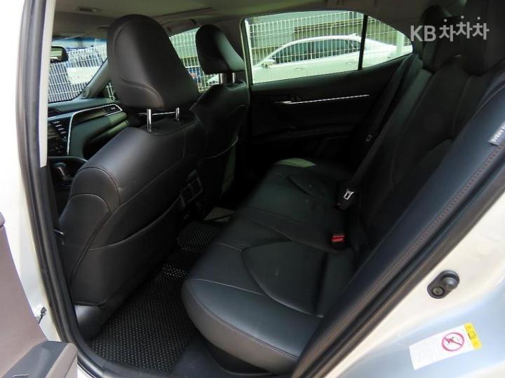 Toyota Camry XV70 2.5 Hybrid Base Type 7