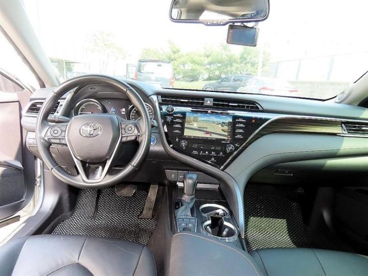 Toyota Camry XV70 2.5 Hybrid Base Type 8