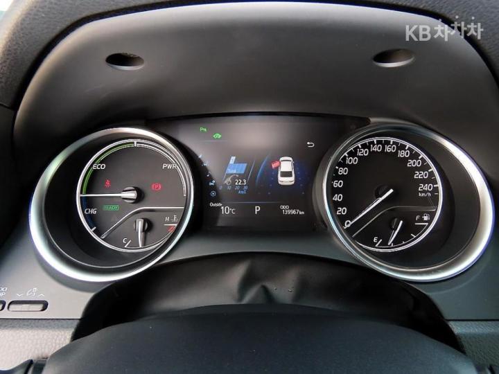 Toyota Camry XV70 2.5 Hybrid Base Type 10