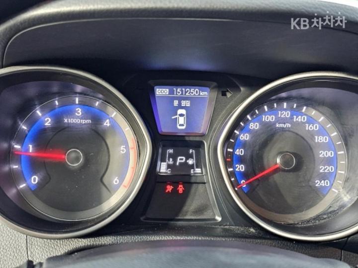 Hyundai i30 New 1.6 VGT Unique 8