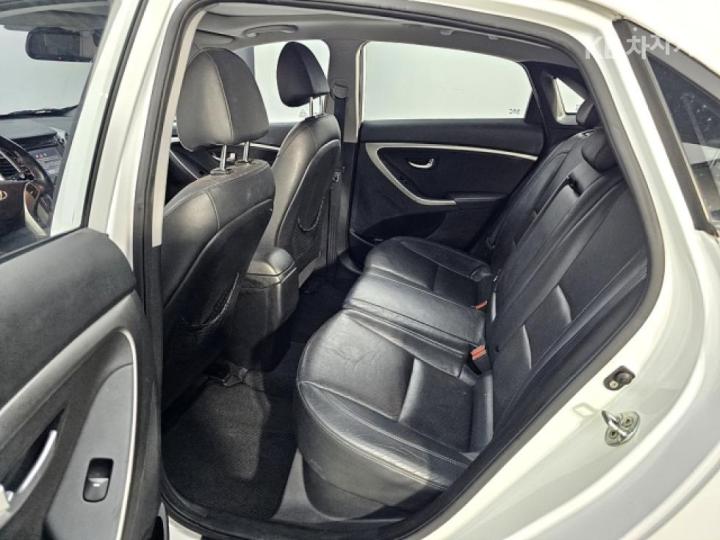 Hyundai i30 New 1.6 VGT Unique 10