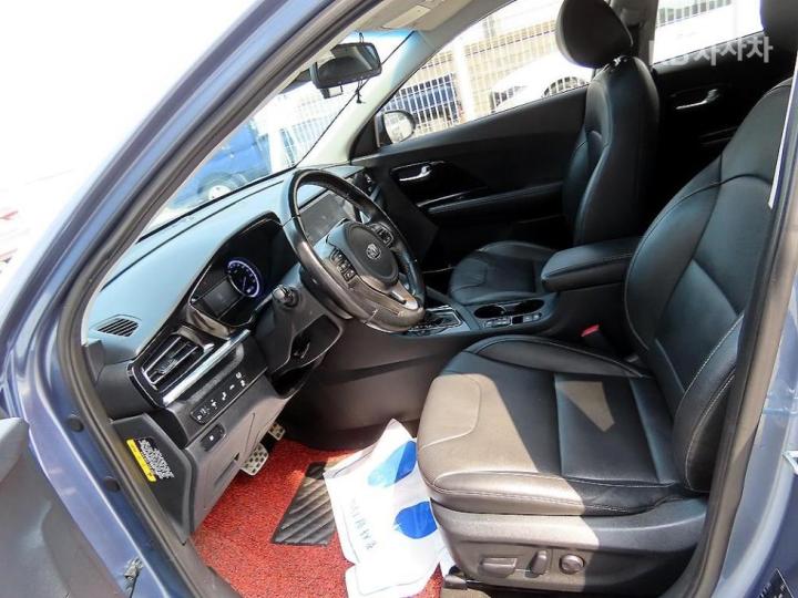 Kia Niro 1.6 HEV Prestige 6