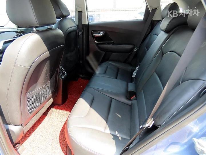 Kia Niro 1.6 HEV Prestige 7