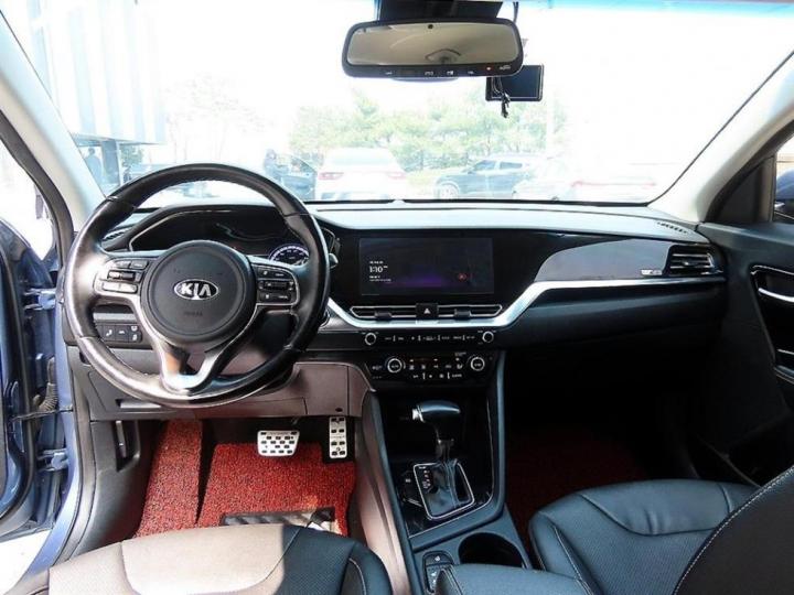 Kia Niro 1.6 HEV Prestige 8
