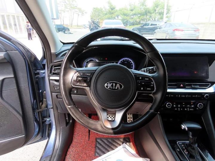 Kia Niro 1.6 HEV Prestige 9