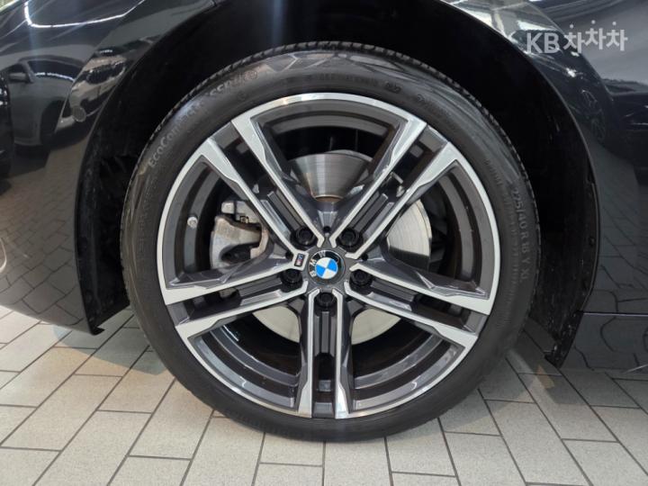 BMW 1 Series F40 118d M Sport Package 6