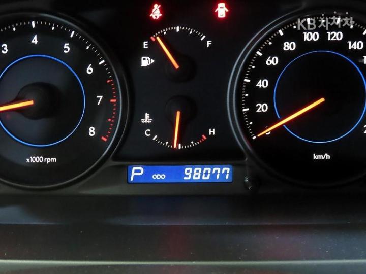 Chevrolet Tosca Premium 6 L6 2.0 SX 10