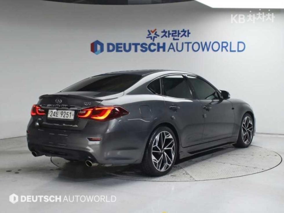 2015 - infiniti q70