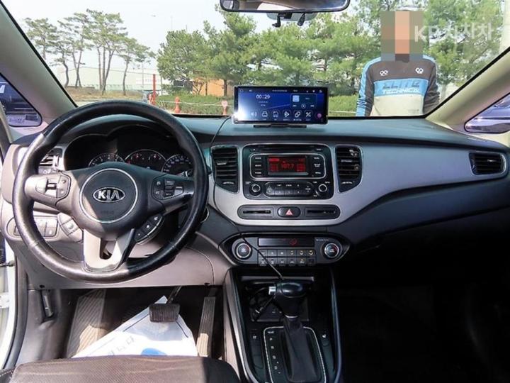 Kia Carens 2.0 LPi Prestige 8