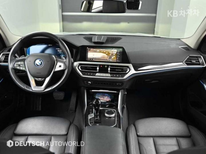 BMW 3 Series G20 330e M Sport 8