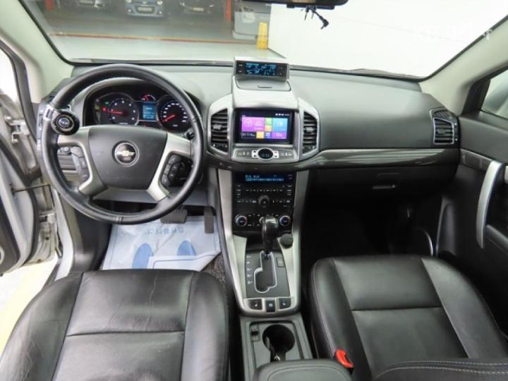 Chevrolet Captiva 2WD LT Premium 8