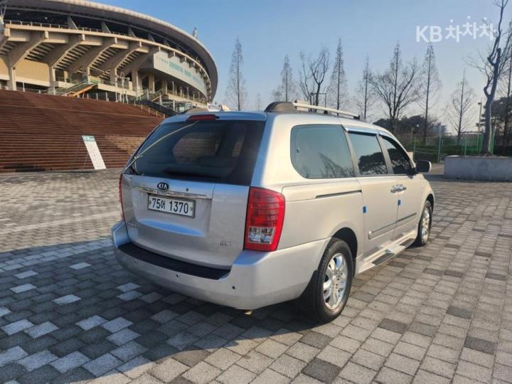 Kia Carnival Grand LPI GLX Base Type 3