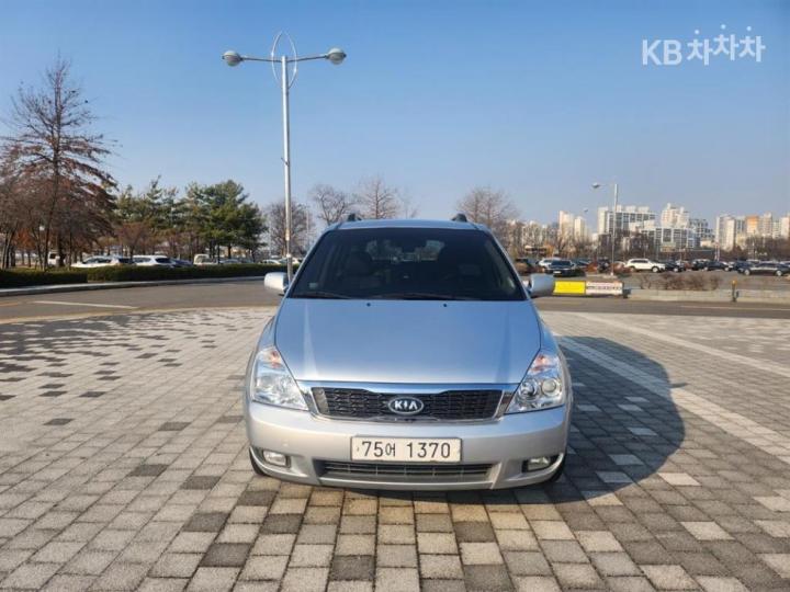 Kia Carnival Grand LPI GLX Base Type 4