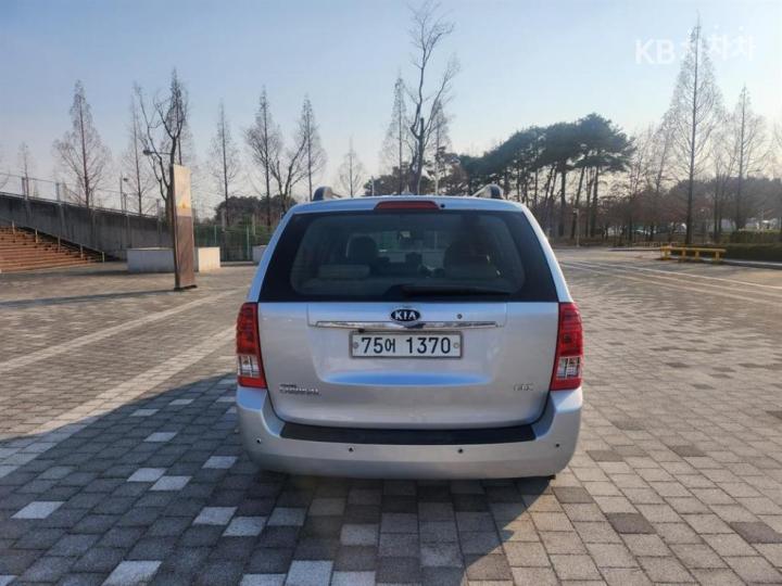 Kia Carnival Grand LPI GLX Base Type 5