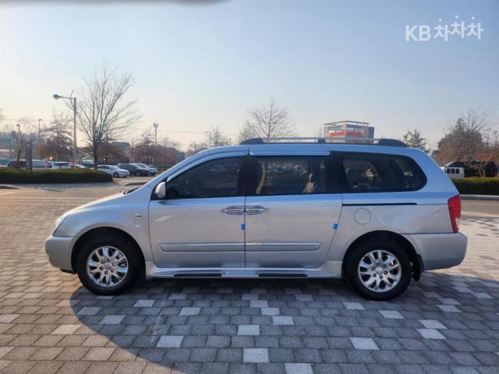 Kia Carnival Grand LPI GLX Base Type 6