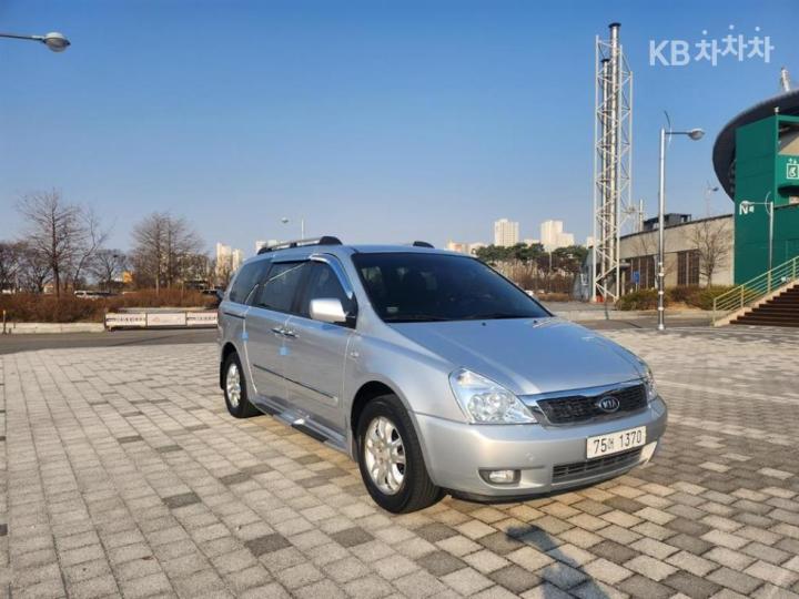 Kia Carnival Grand LPI GLX Base Type 9