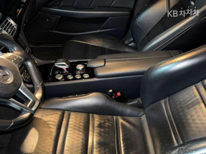 Mercedes-Benz CLS-Class W218 CLS63 AMG W218 6