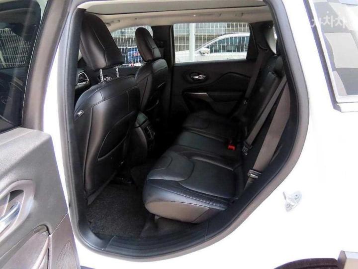 Jeep Cherokee KL 2.4 Gasoline AWD Base Type 7