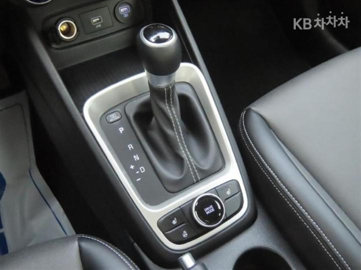 Hyundai Venue Gasoline 1.6 Modern 7