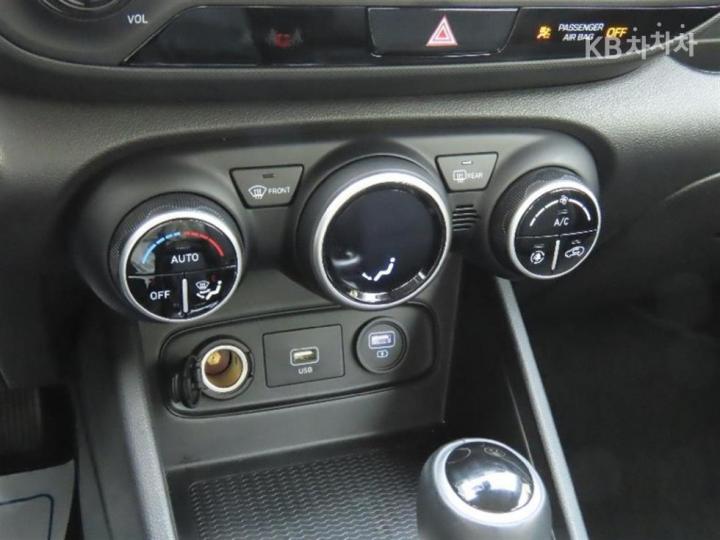 Hyundai Venue Gasoline 1.6 Modern 8