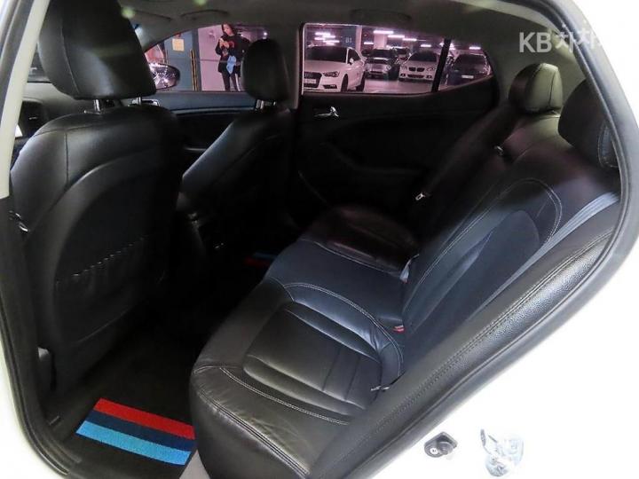 Kia K5 Hybrid Prestige 8